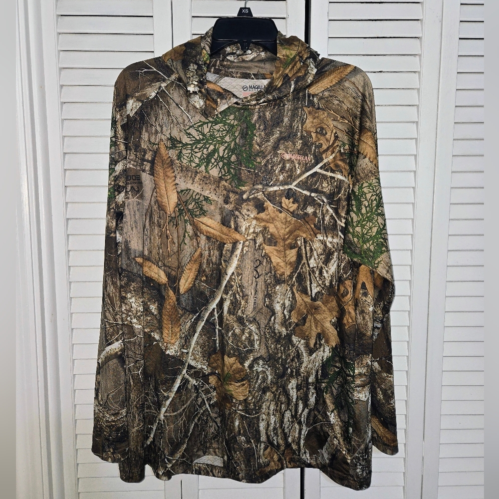 Magellan Outdoors Realtree XL Hunt Gear Camo Hooded Shirt